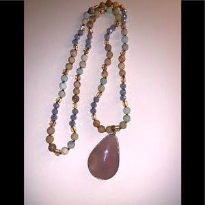 Stone snd crystal necklace with stone pendant